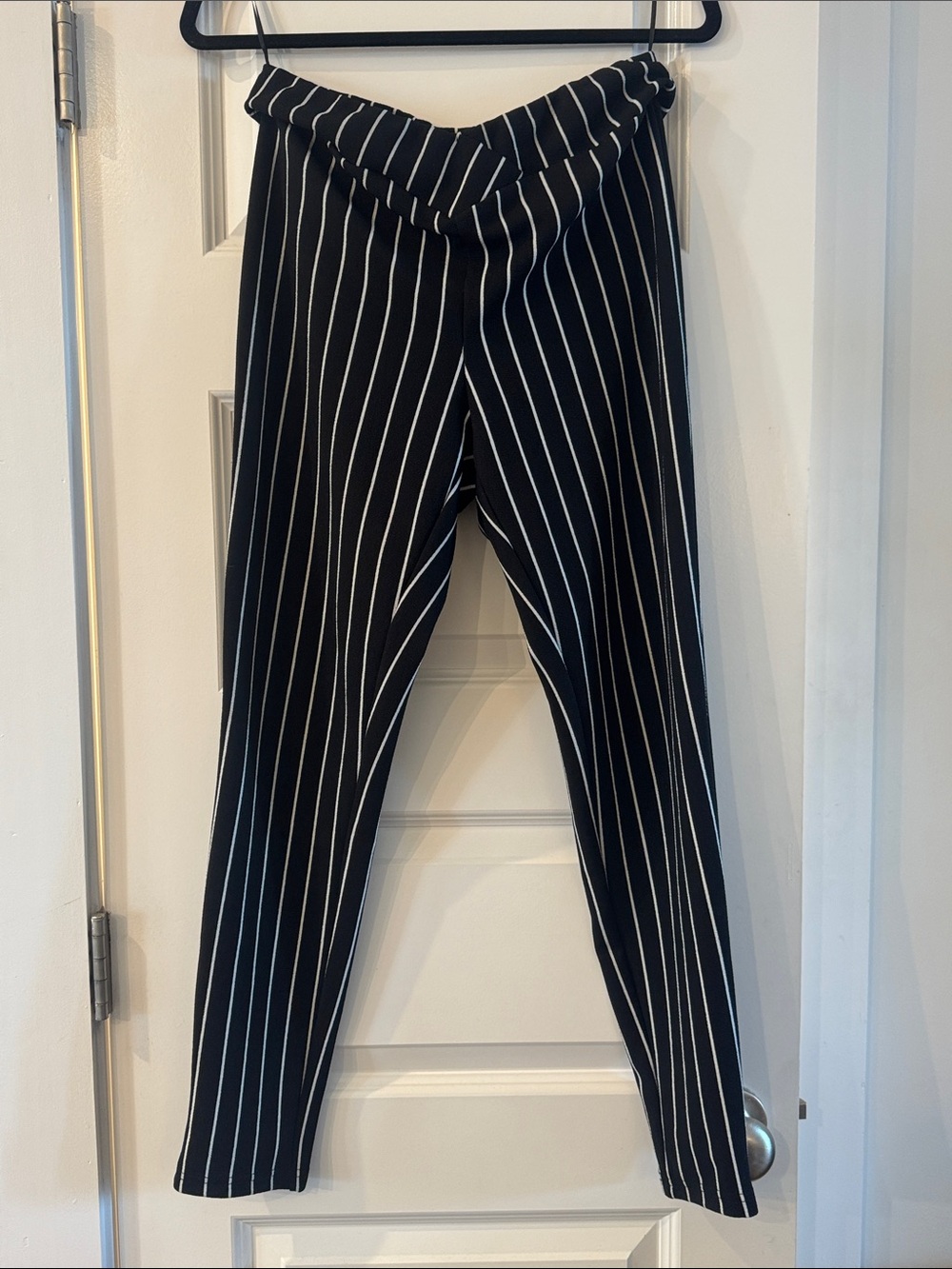 SHEIN Black Pinstriped Men's Trousers